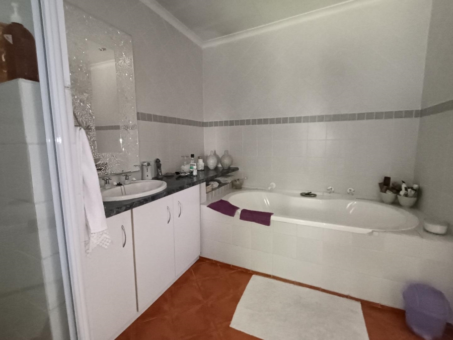 4 Bedroom Property for Sale in Park West Free State